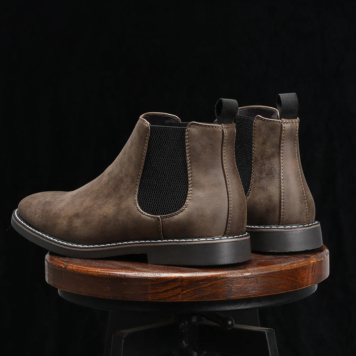 Botas casuales Chelsea para hombre, perfectas para un estilo diario y moderno en otoño.
