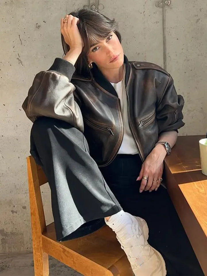 Cazadora bomber mujer vintage con detalles únicos, realza tu estilo retro y elegante en la ciudad.