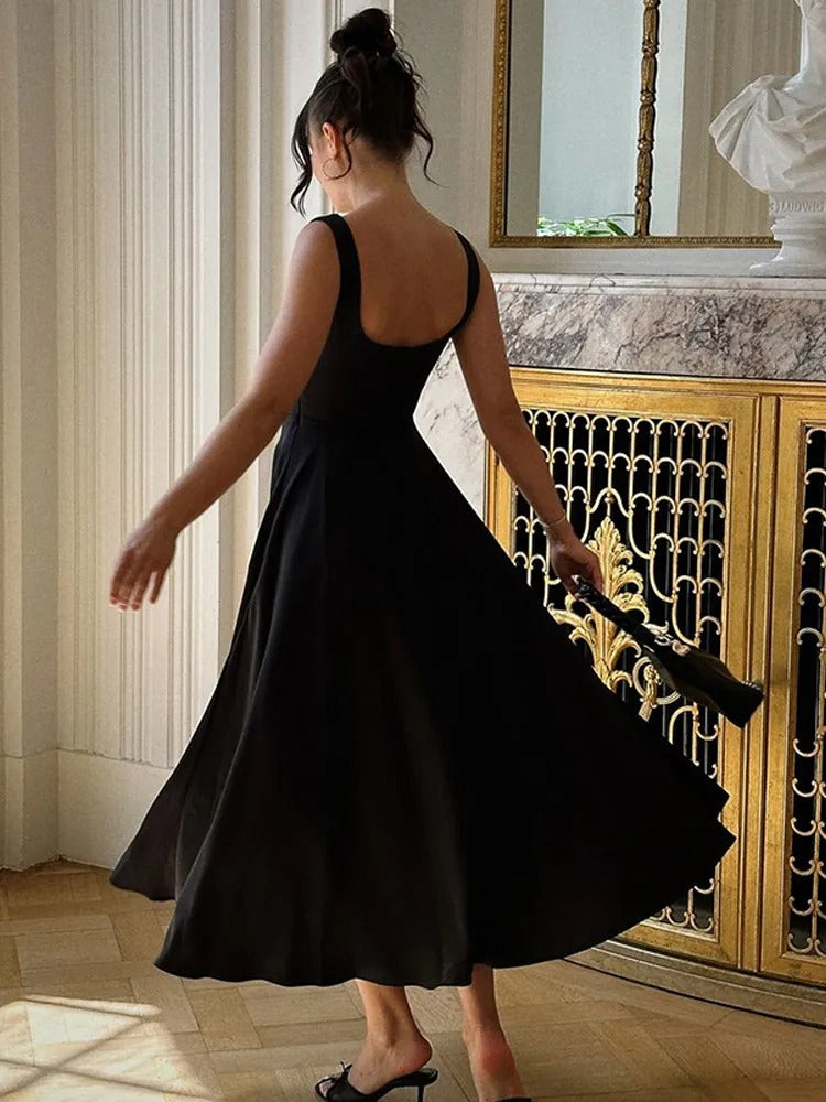 Vestido midi blanco elegante de mujer, escote cuadrado, perfecto para eventos diurnos y ocasiones especiales.