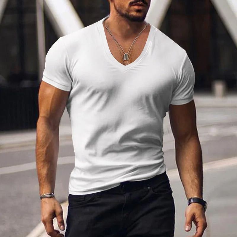 Ropa masculina: camiseta slim fit con manga corta y escote V. Estilo moderno, perfecto para cualquier ocasión casual.