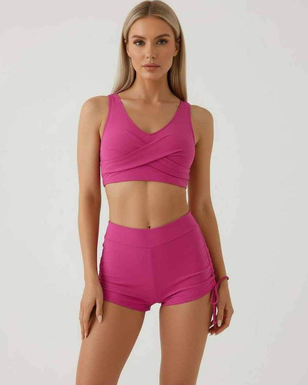 Conjunto de verano de dos piezas para mujer con top corto y pantalón corto de cintura alta, ideal para playa.