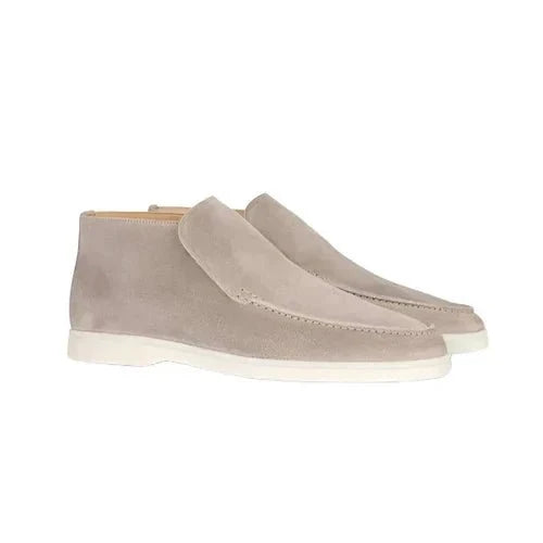 Zapatos de ante elegantes para hombre, estilo clásico. Calzado masculino versátil para look diario o formal.