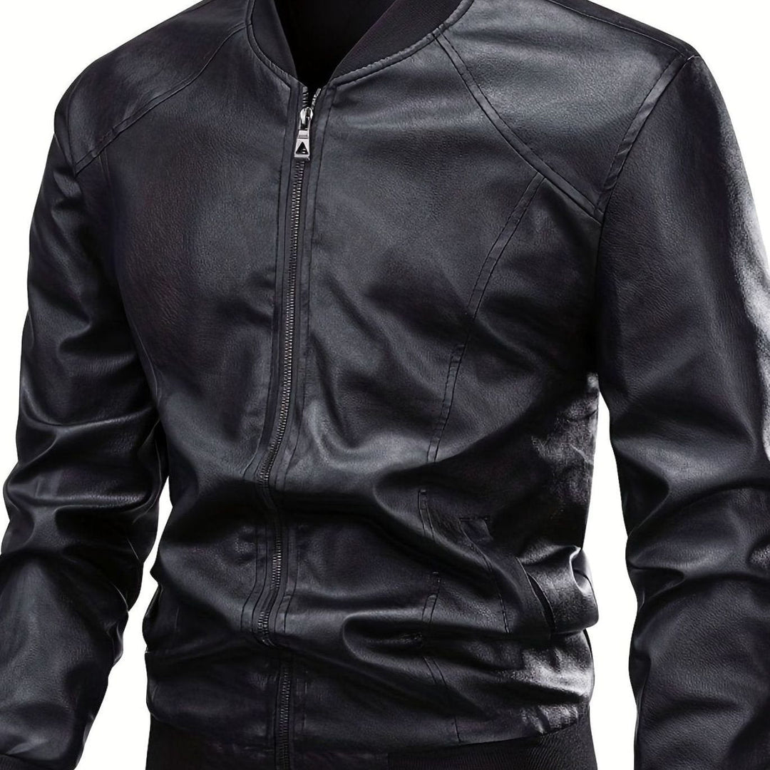 Cazadora hombre, bomber negra en polipiel, corte slim fit, cremallera metálica, urbana.