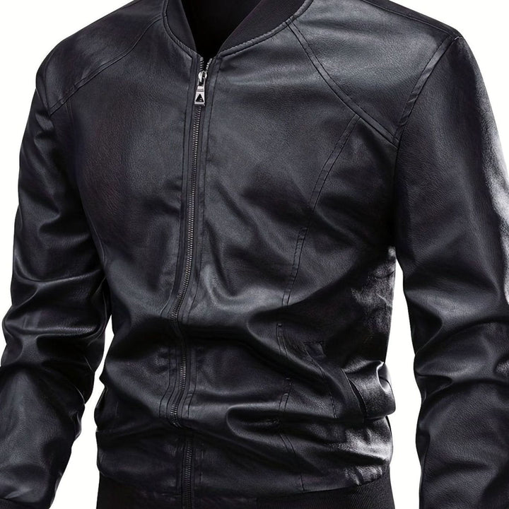 Cazadora hombre, bomber negra en polipiel, corte slim fit, cremallera metálica, urbana.