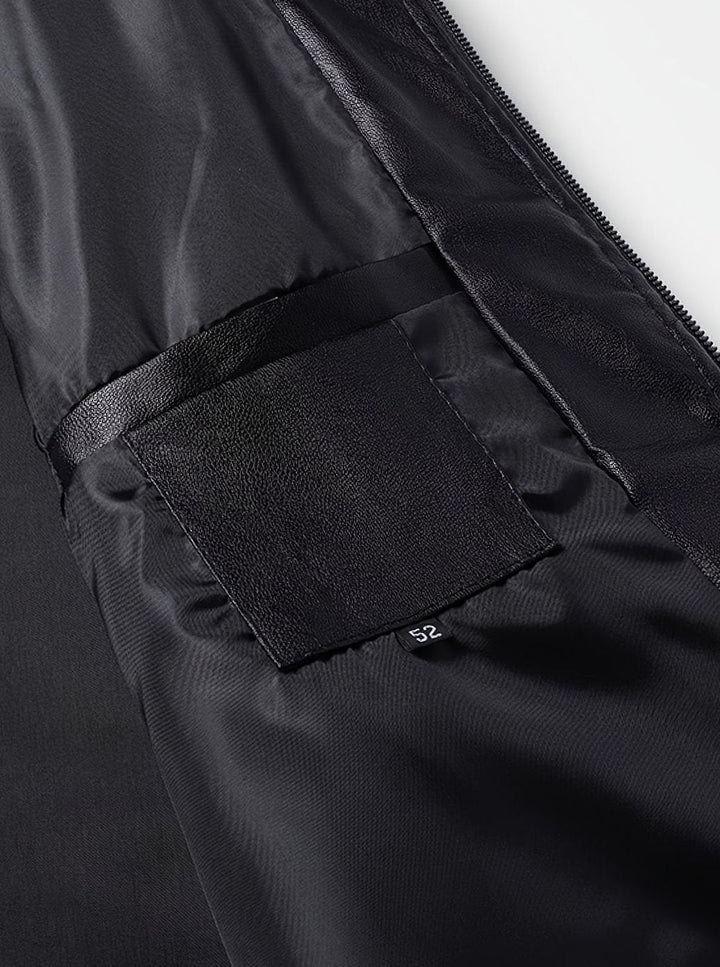 Chaqueta urbana hombre, bomber negra de piel sintética, con cremallera y ajuste slim.