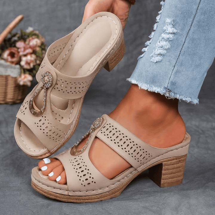 Sandalias caladas para mujer: estilo elegante, tacón cómodo y soporte ortopédico ideal para el verano.