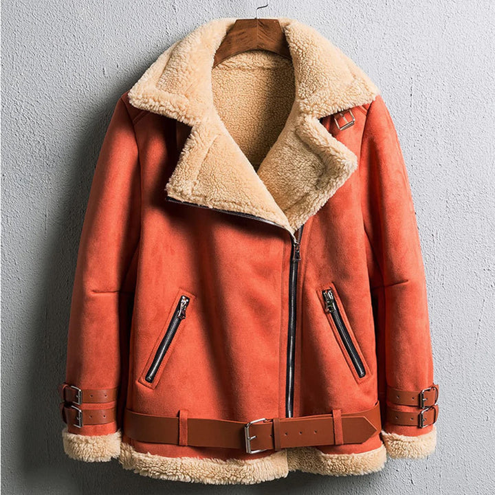 Chaqueta gruesa de invierno esencial para mujer talla grande. Garantiza calidez y moda.