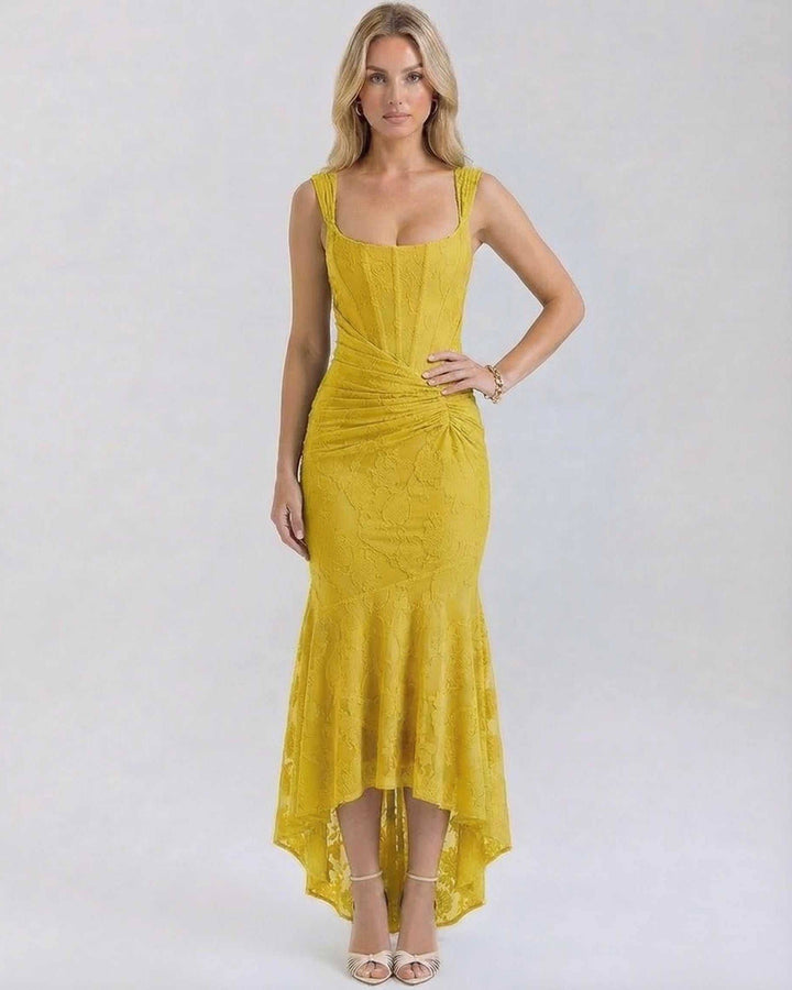 Elegante vestido maxi amarillo de mujer, diseño jacquard vibrante, ideal para celebraciones de verano.