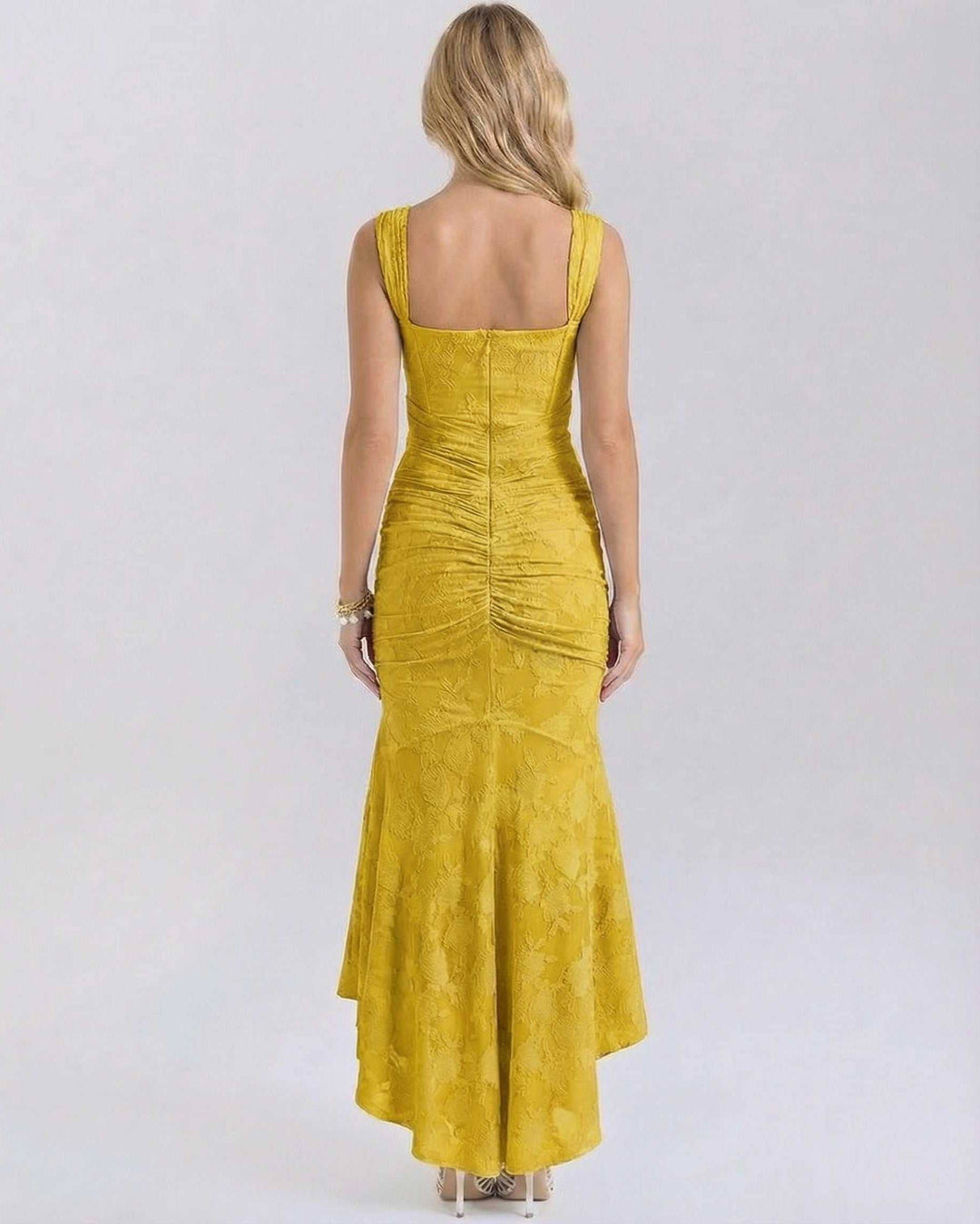 Vestido largo jacquard asimétrico amarillo, ideal para fiestas y eventos formales, moda femenina elegante.