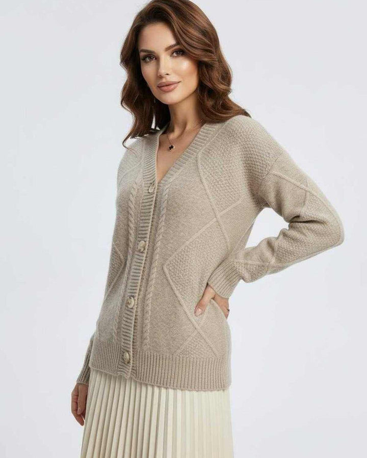 Cárdigan de mujer beige, diseño liso, cómodo y versátil. Prenda de superposición elegante para otoño e invierno.
