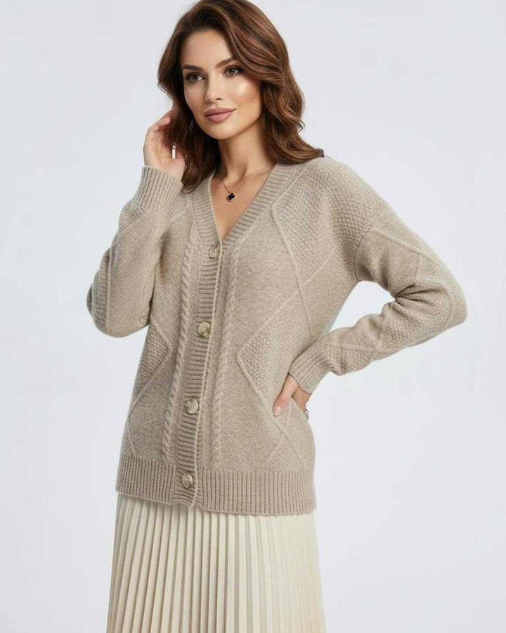 Cárdigan mujer beige estilo Marin, versátil para looks casuales o de oficina. Moda femenina cómoda para toda ocasión.