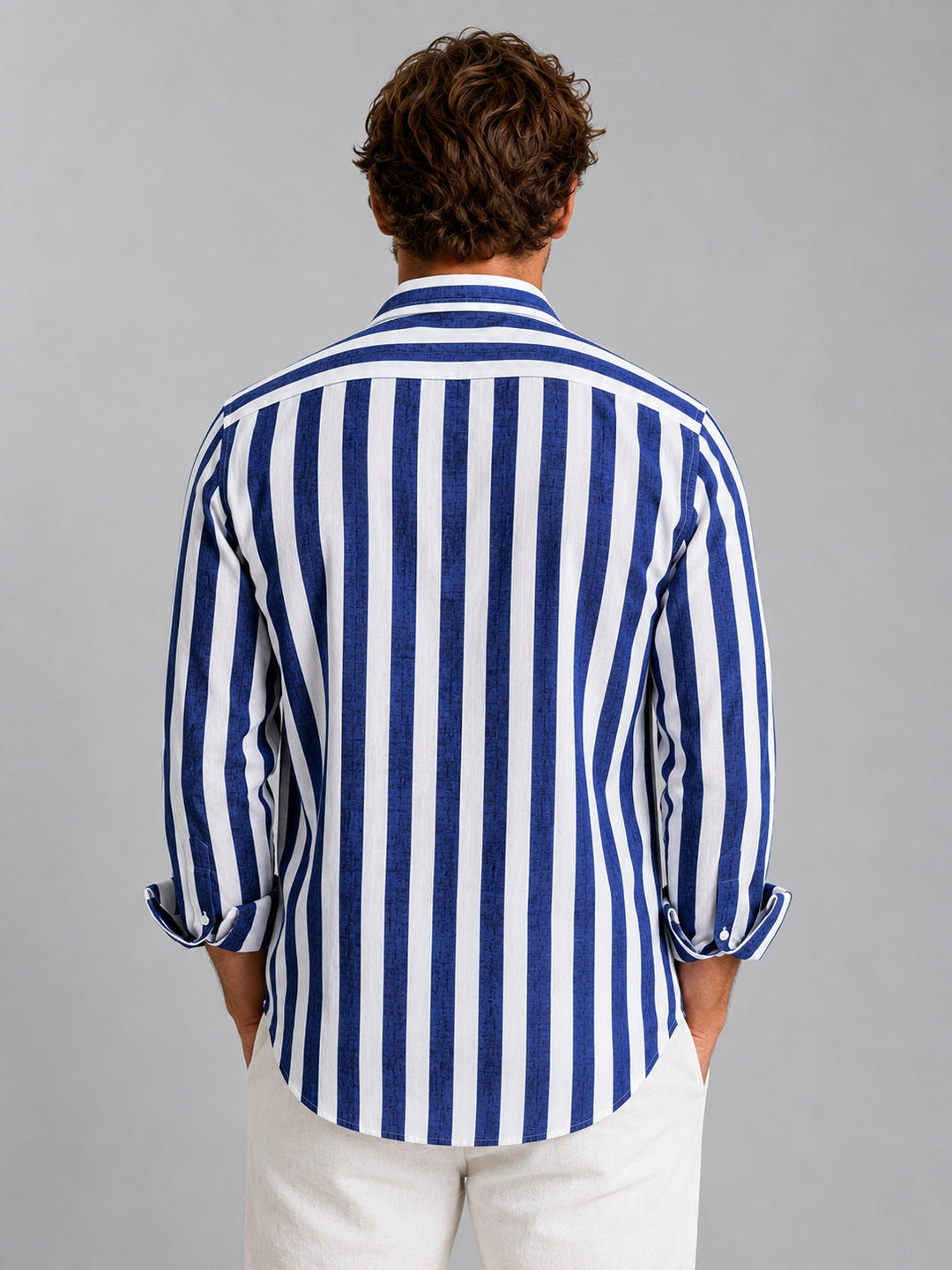 Camisa de lino transpirable para hombre con rayas. Ideal para un look relajado y fresco en verano.
