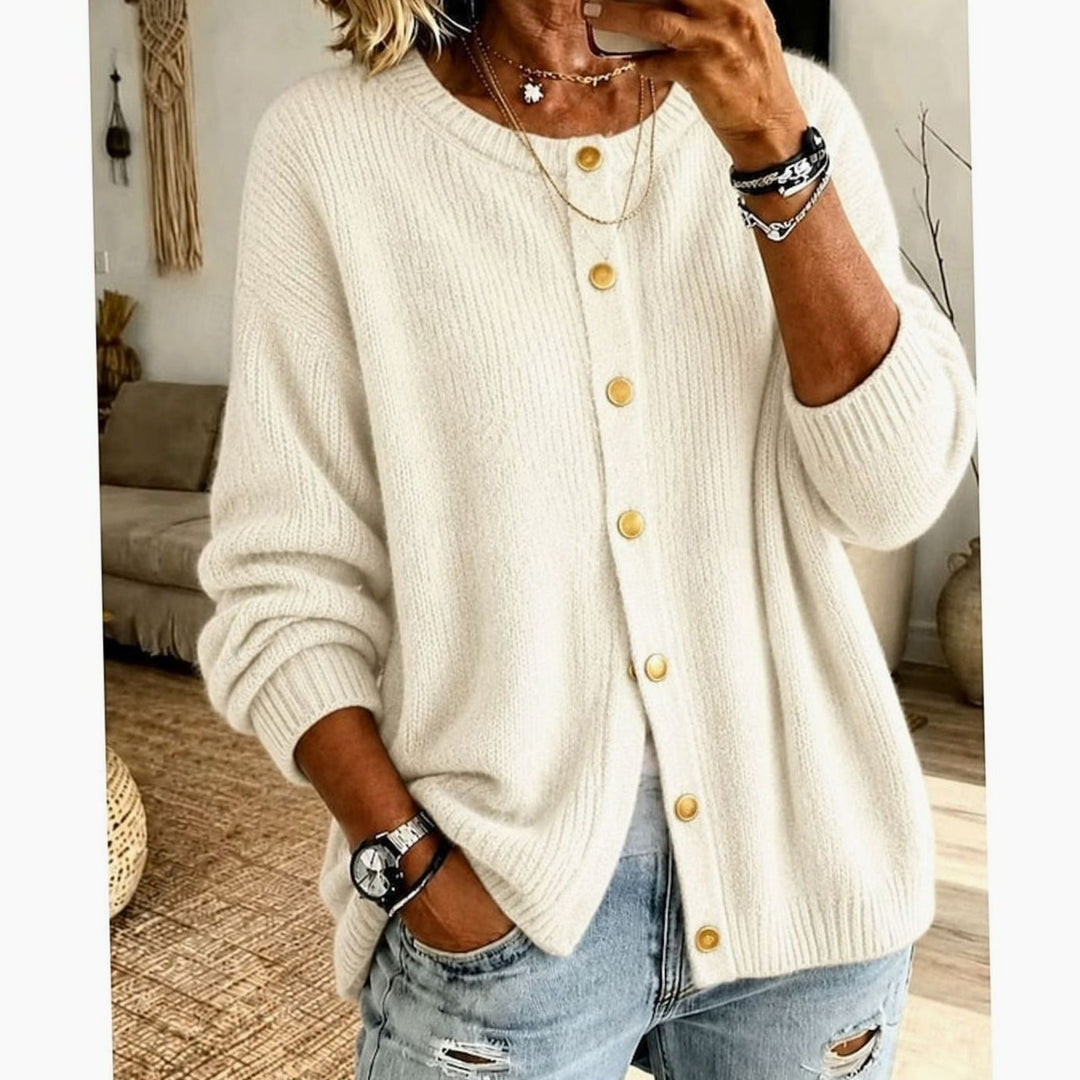 Cárdigan suave de punto para mujer con botones, cuello redondo. Prenda versátil y cómoda para look casual.