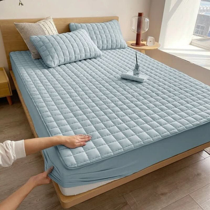 Lujosa funda de cama, suave y transpirable. Protector de colchón antiácaros para un dormitorio sano y confortable.