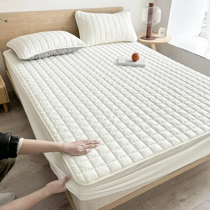 Funda de cama premium para un descanso reparador. Protector de colchón suave, transpirable e higiénico, lujo en tu hogar.