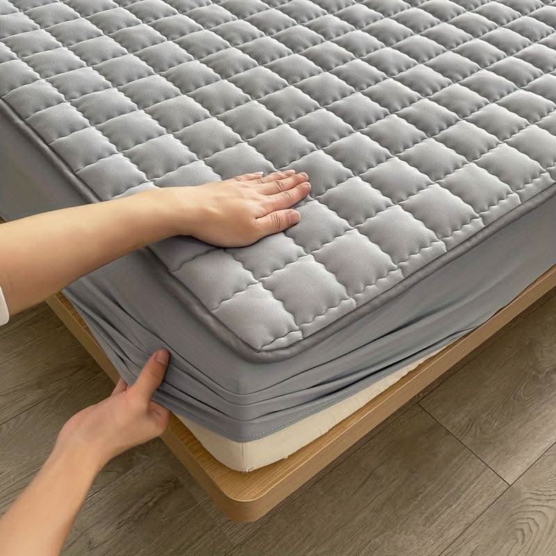 Funda protectora de cama suave y transpirable para un descanso higiénico y confortable. Ideal para tu dormitorio.