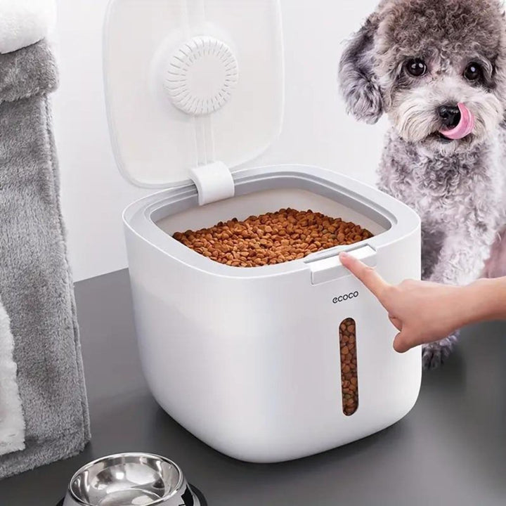 Contenedor hermético para comida de perros y gatos, mantiene el alimento fresco y seco. Ideal para hogar.