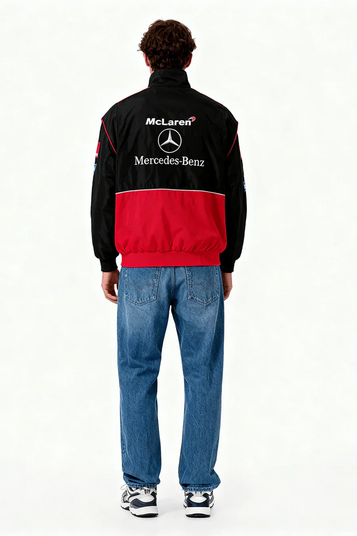 Moderna chaqueta roja vintage de carreras, con diseño retro unisex. Un toque de estilo urbano para tu vestuario casual.