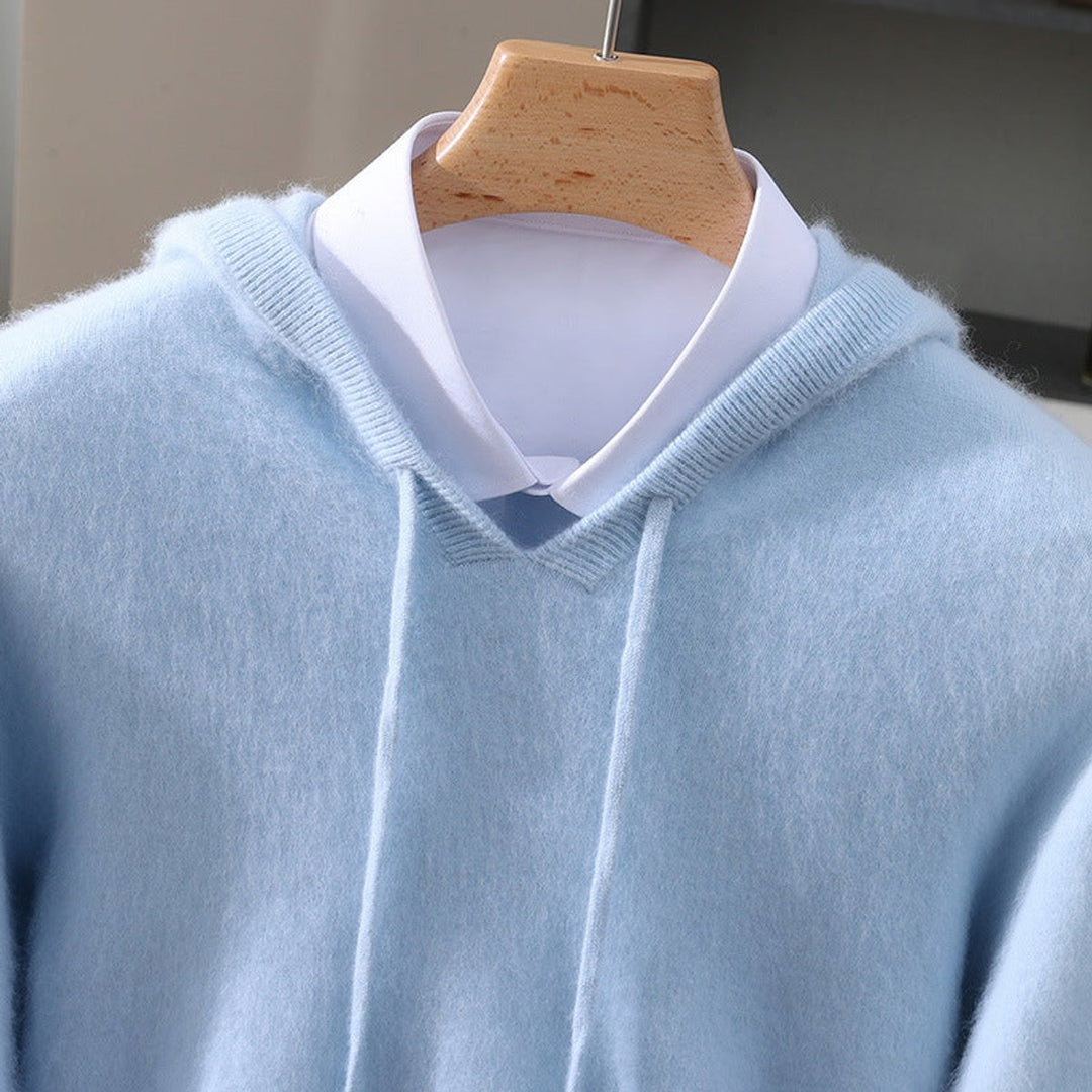 Prenda versátil: jersey de hombre con capucha, perfecto para moda masculina de otoño e invierno.