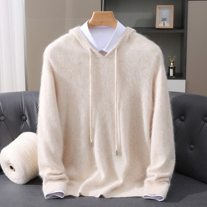 Jersey suave y cálido de hombre con capucha, esencial para días fríos, combina confort y estilo.