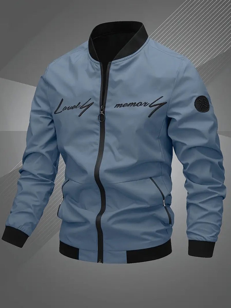 Hombre vistiendo chaqueta bomber casual con cremallera, ropa diaria cómoda y a la moda.