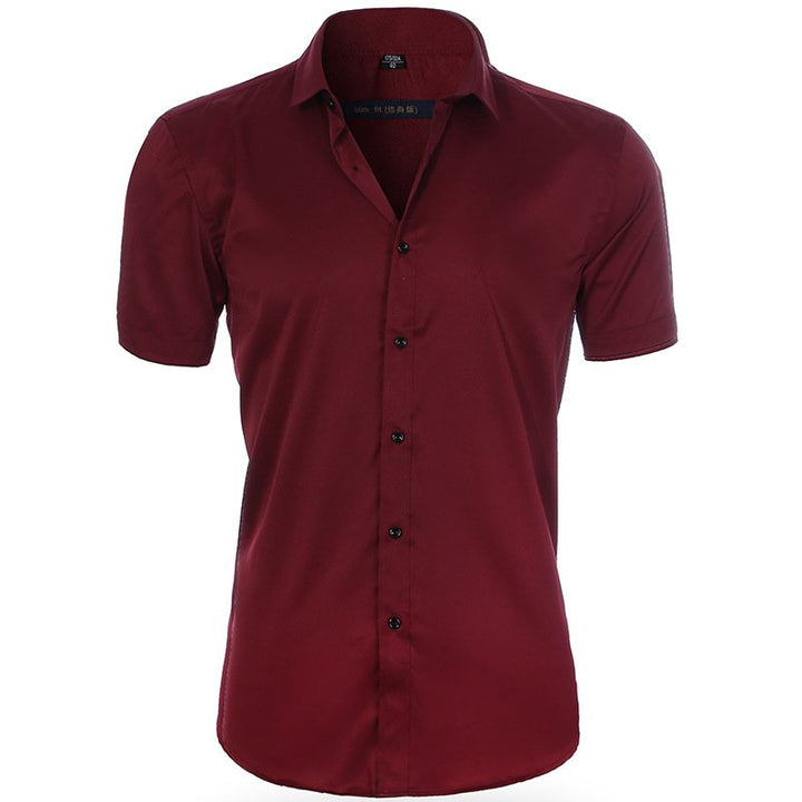 Moda de verano hombre: camisa entallada manga corta. Estilo fresco, moderno y cómodo para el día a día.