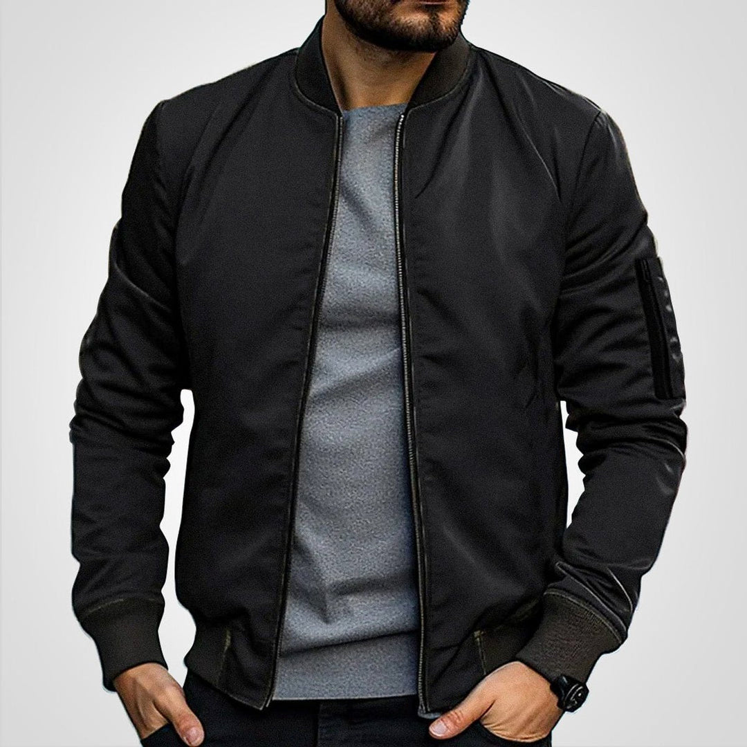 Chaqueta bomber entallada para hombre, estilo moderno y casual. Ideal para otoño-invierno.