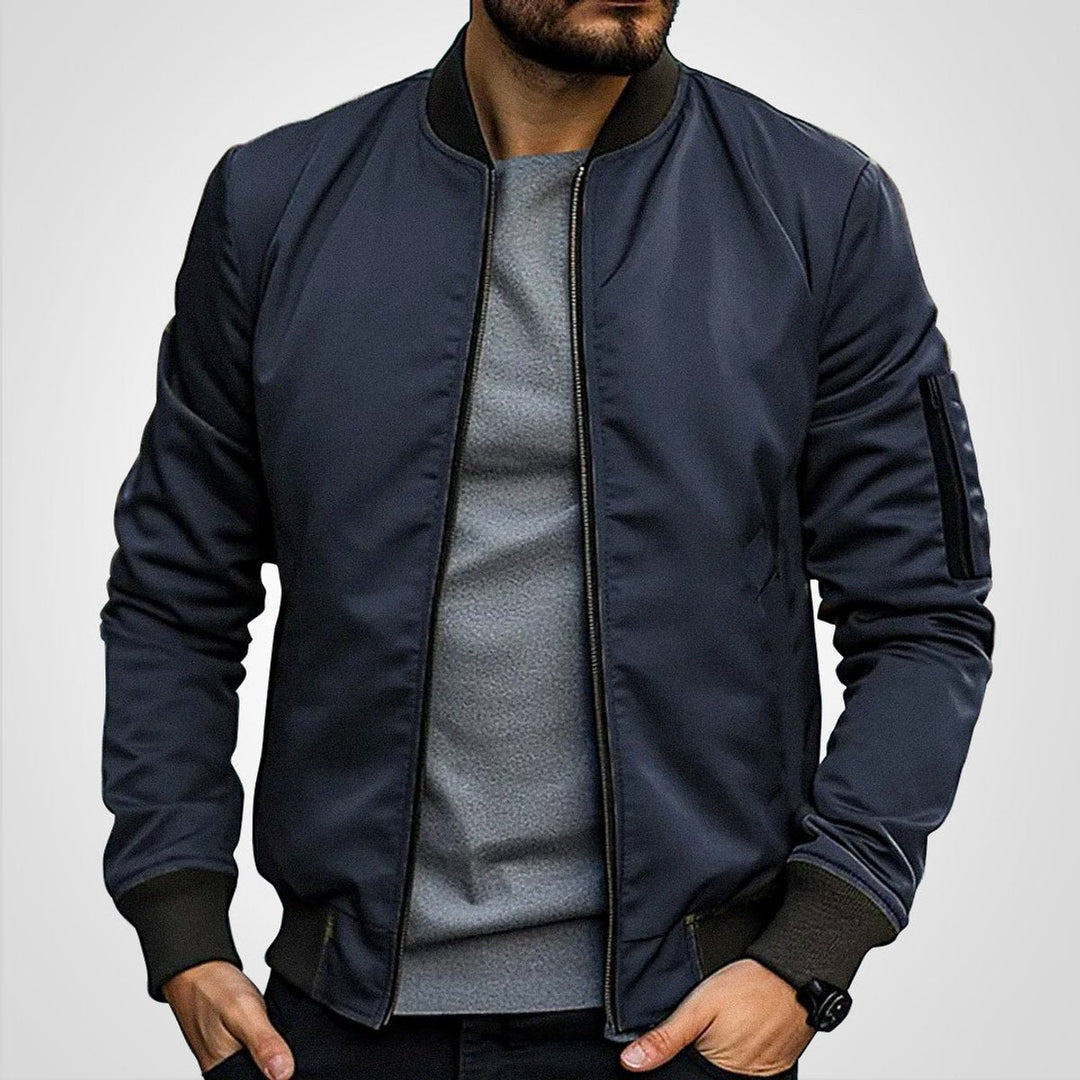 Chaqueta bomber de hombre con cremallera, diseño entallado. Abrigo casual moderno y versátil.