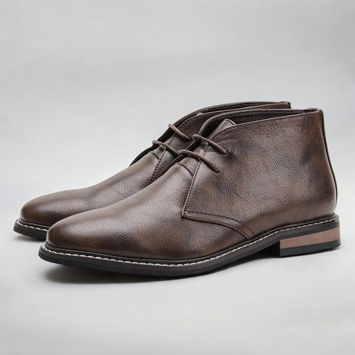 Botines chukka clásicos con cordones, zapatos de hombre ideales para un estilo masculino elegante y duradero.