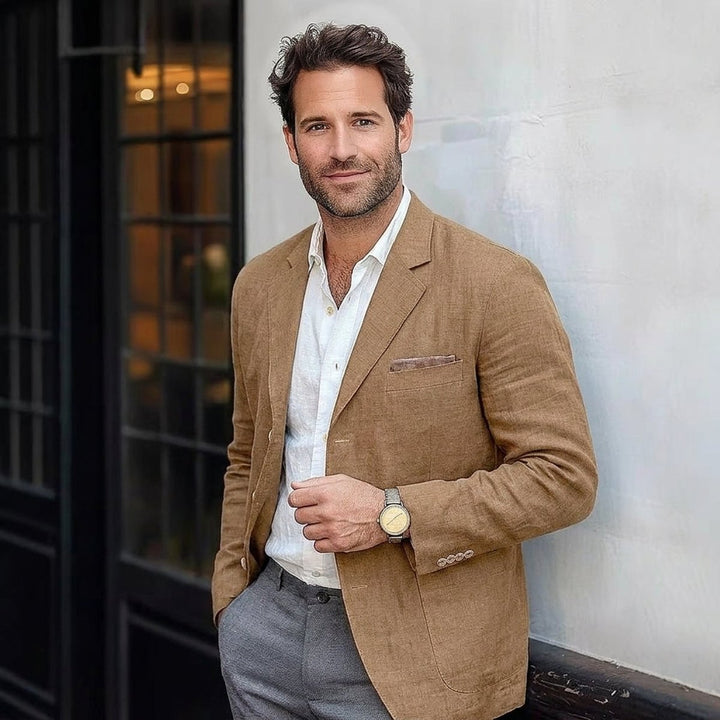 Chaqueta blazer casual azul marino para hombre. Ligera, perfecta para outfit de oficina o estilo relajado. Moda masculina.