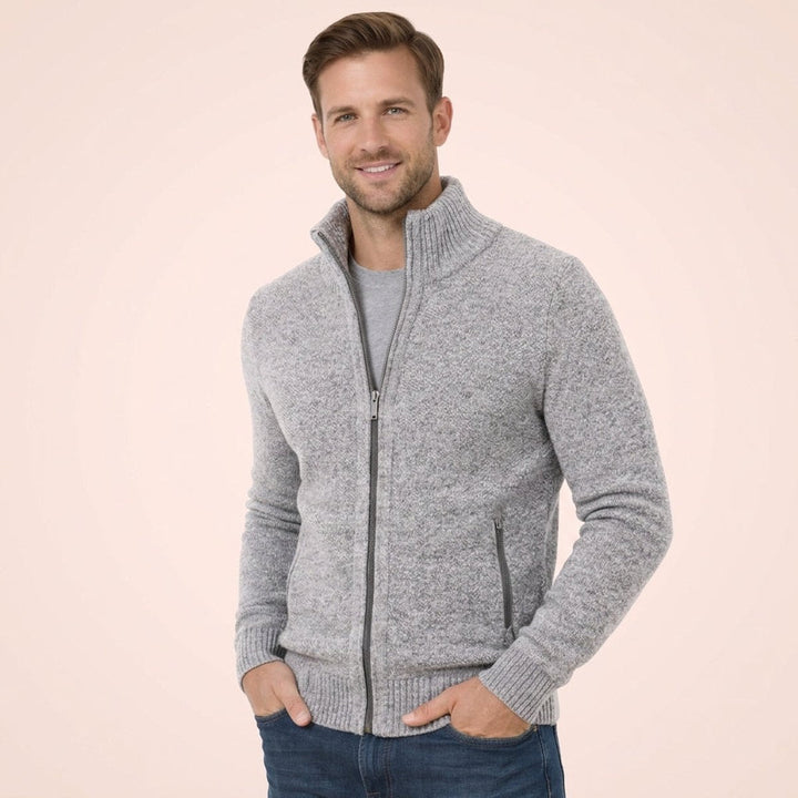 Moda masculina: Jersey con cuello alto y cremallera, perfecto para un estilo moderno y abrigo casual.