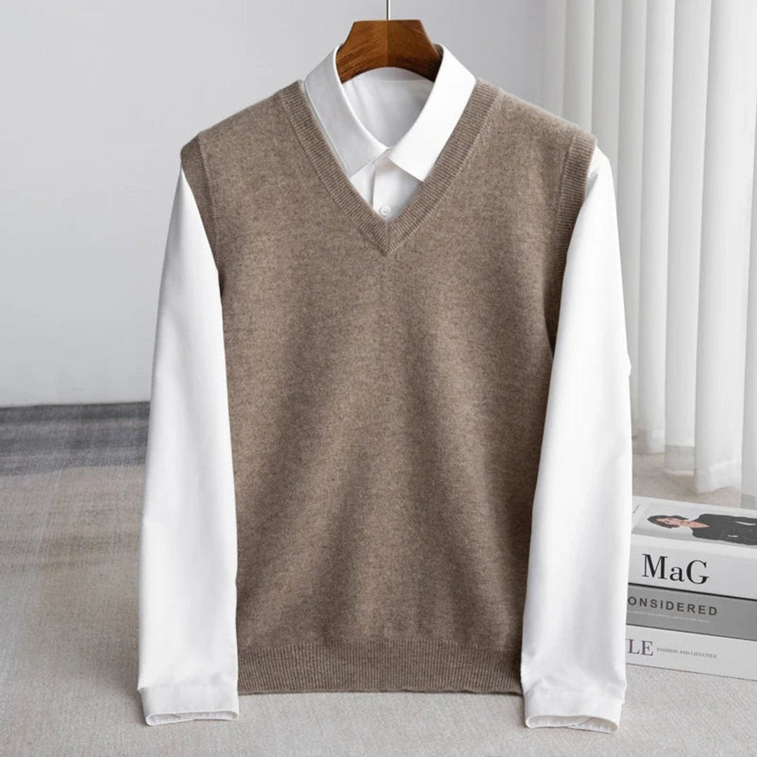 Elegante chaleco de lana merino para hombre, cuello en V, perfecto para vestir en capas.