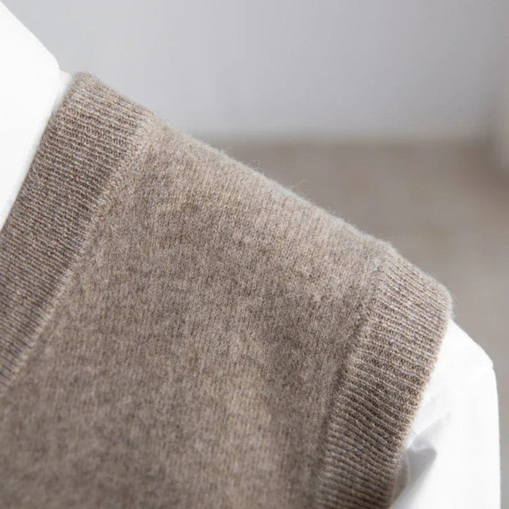 Prenda masculina: chaleco de lana merino para hombre, cuello en V, suave al tacto y transpirable.