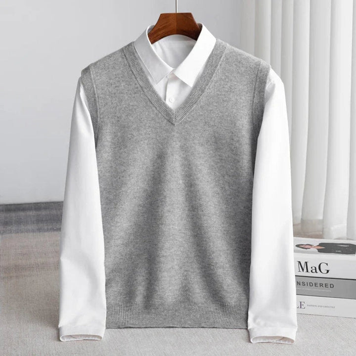Confort y estilo: chaleco de lana merino para hombre, cuello en V, ideal para climas fríos.