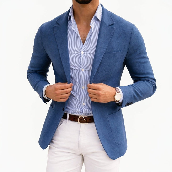 Blazer entallado para hombre, estilo sofisticado y flexible, ideal para oficina o eventos semiformales.