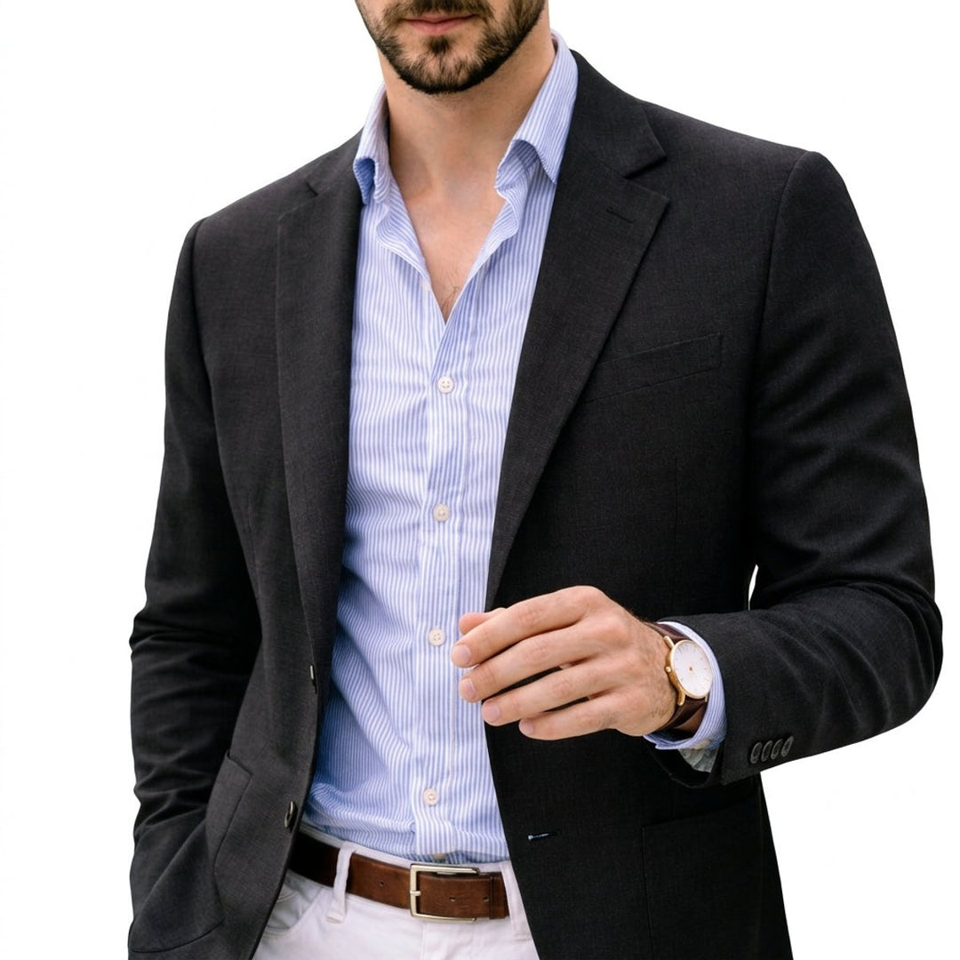 Blazer entallado versátil para hombre, ideal como chaqueta casual elegante o uniforme de oficina. Comodidad y estilo.