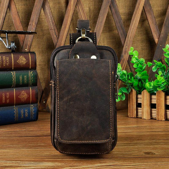 Riñonera urbana de hombre, cuero sintético marrón, con cremalleras, para viajes y moda casual.