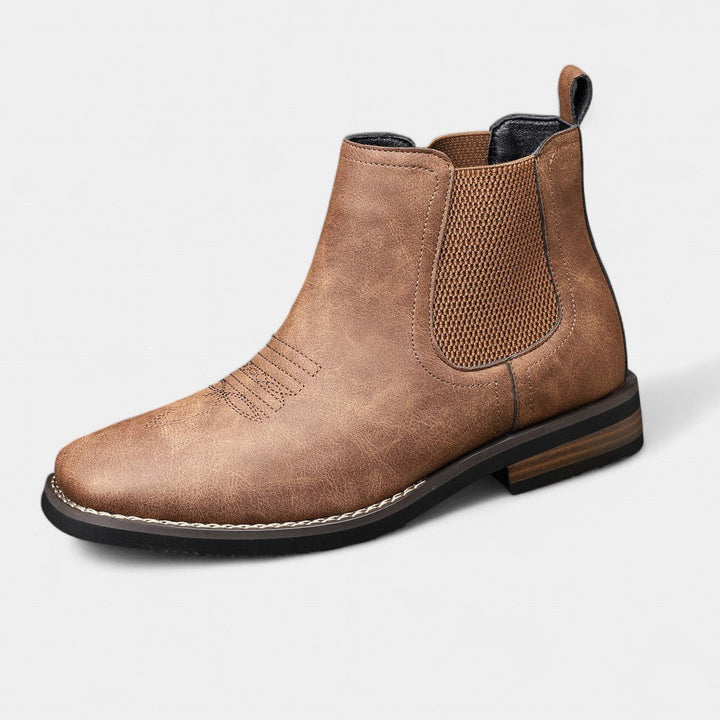 Botines Chelsea western de hombre Daniel con tacón. Diseño elegante y cómodo para moda masculina.