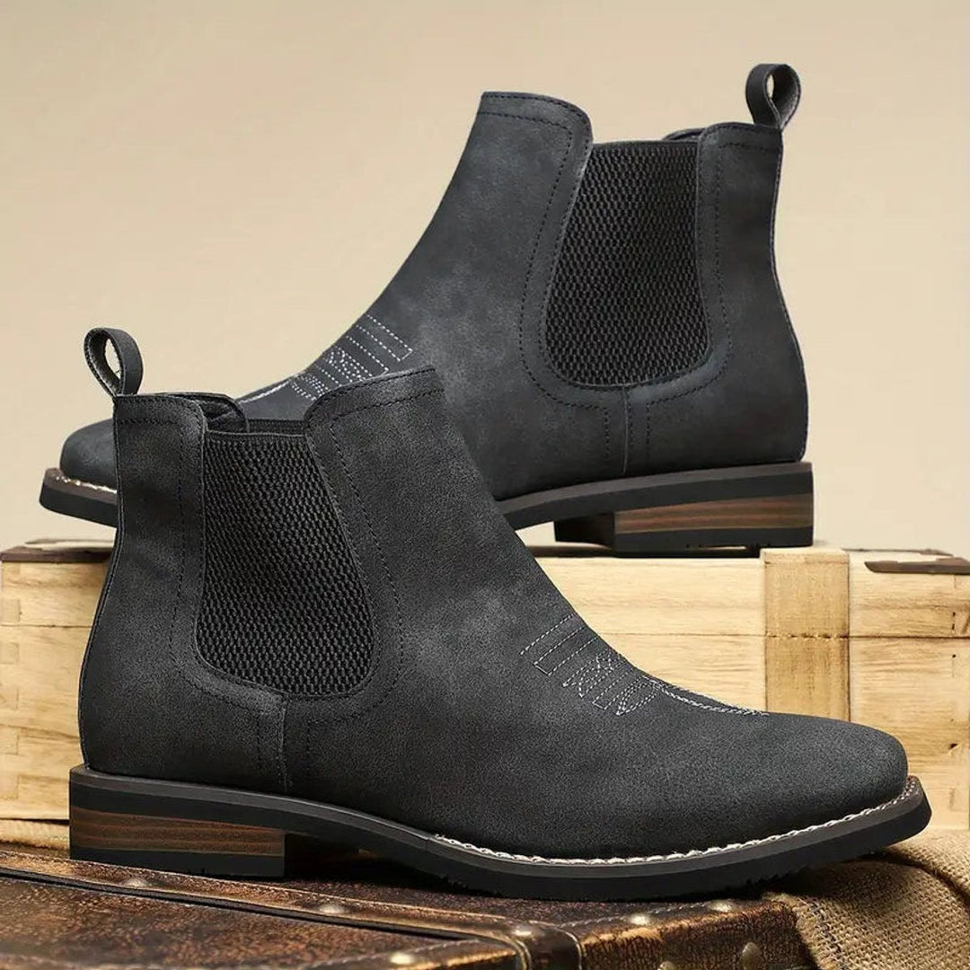 Par de botines Chelsea Daniel para hombre. Estilo western, elegante y cómodo. Calzado de moda.