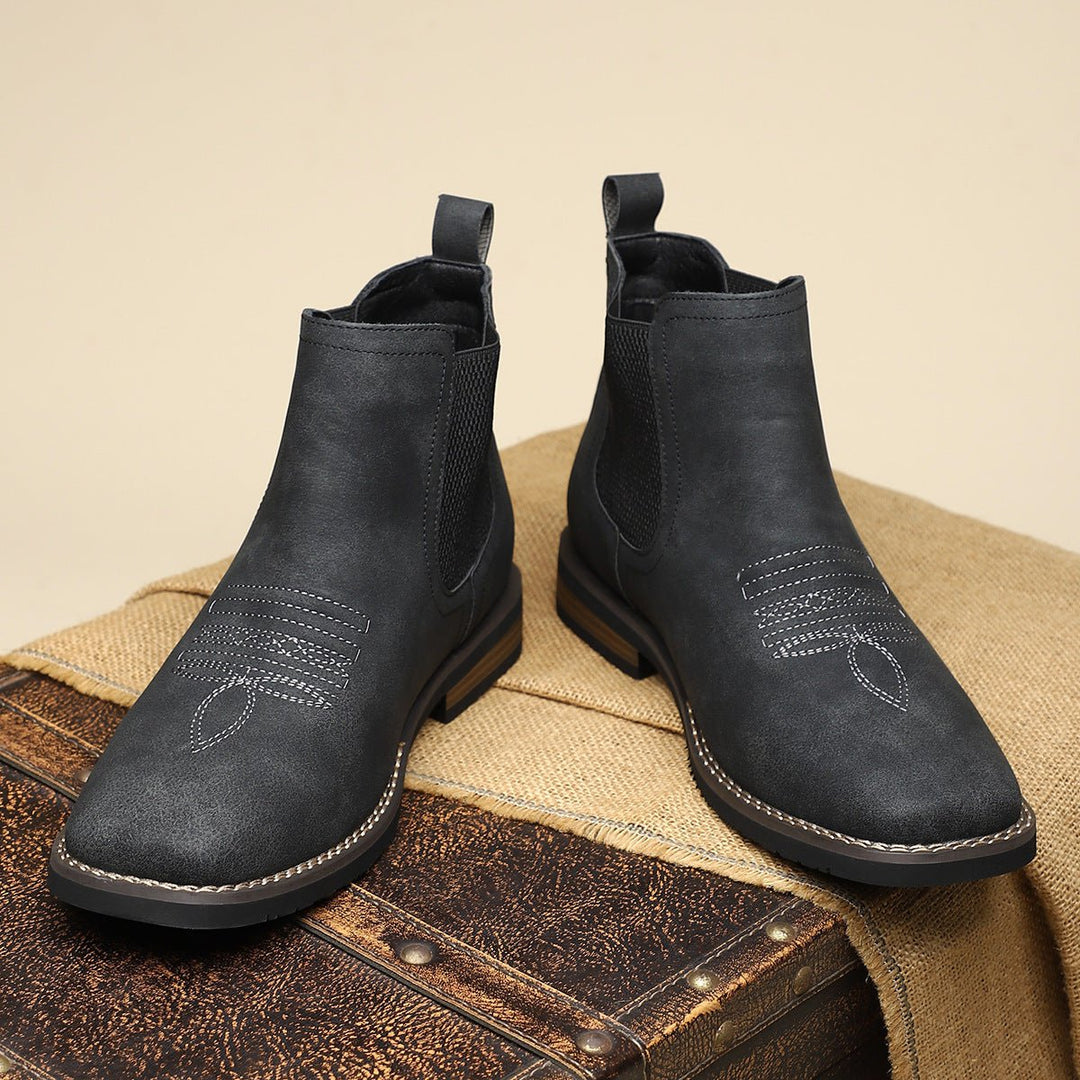 Botines Chelsea Daniel para hombre con acabado premium. Calzado western elegante y cómodo.