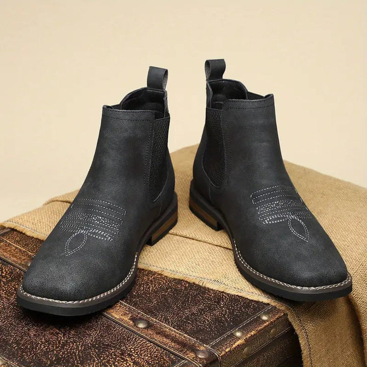 Botines Chelsea Daniel: la elegancia western para hombre. Calzado de moda masculina cómodo con tacón.