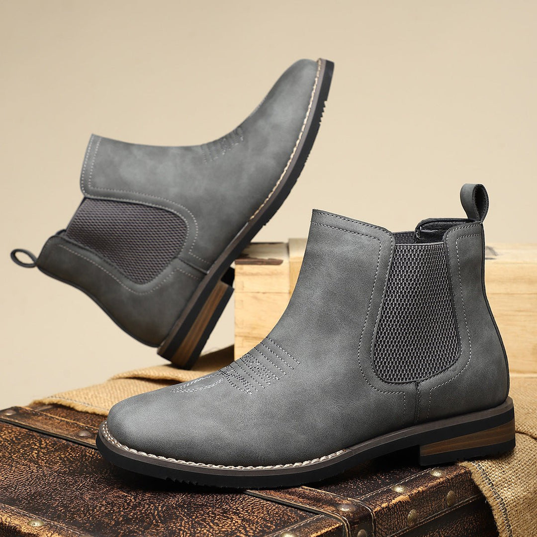 Tacón de botines Chelsea western Daniel para hombre. Calzado elegante y cómodo de moda masculina.