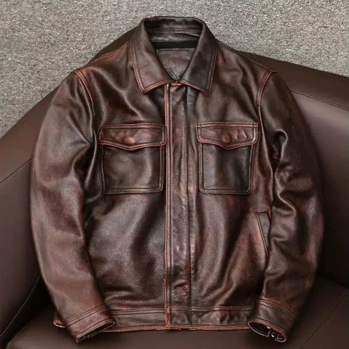 Cazadora MACKSTON de piel sintética. Moda urbana atemporal, estilo biker para hombre, perfecta en negro o marrón.