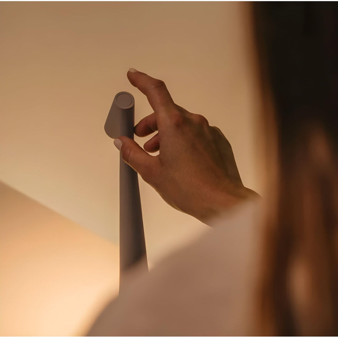 Iluminación LED de diseño, lámpara de mesa inalámbrica nórdica, con batería, luz flexible y moderna.