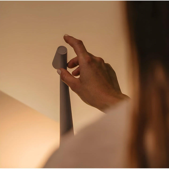 Iluminación LED de diseño, lámpara de mesa inalámbrica nórdica, con batería, luz flexible y moderna.