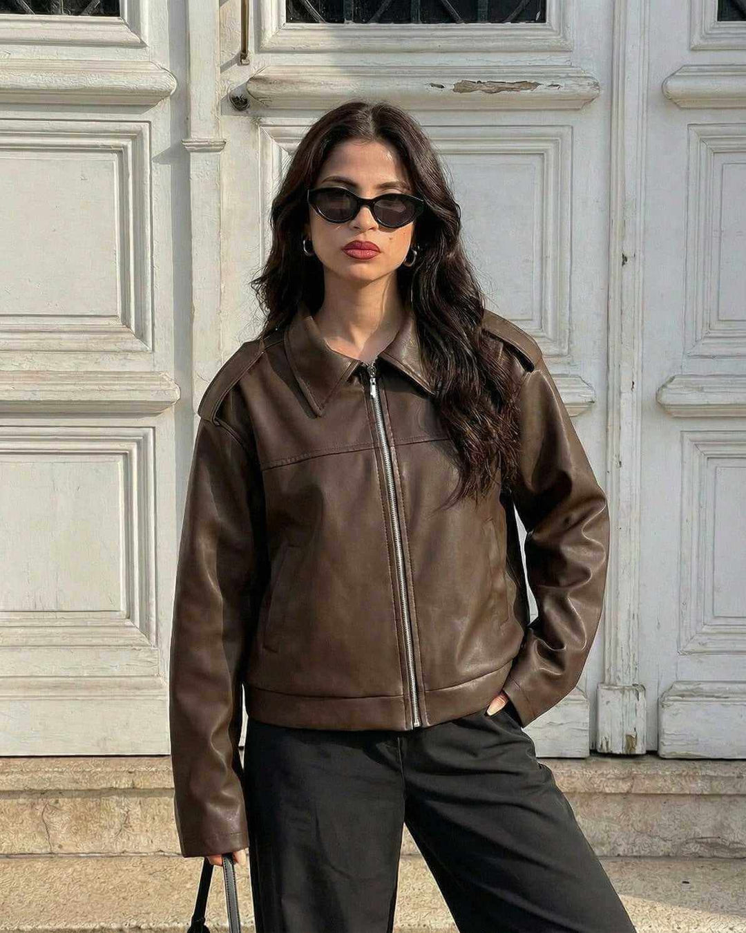 Abrigo de moda para mujer, chaqueta casual Milano en color neutro, estilo elegante y versátil de otoño.