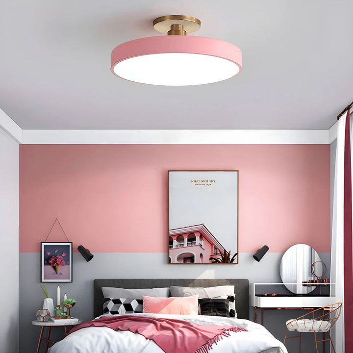 Luz de techo LED moderna, diseño elegante para iluminación interior del hogar.