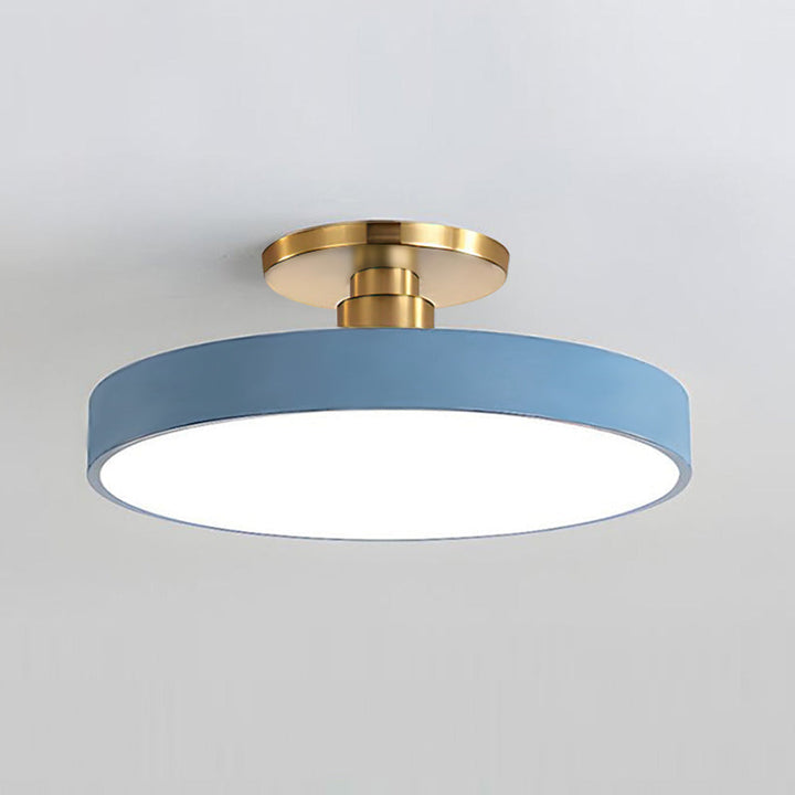 Iluminación hogar con luz de techo LED, diseño contemporáneo y eficiencia.