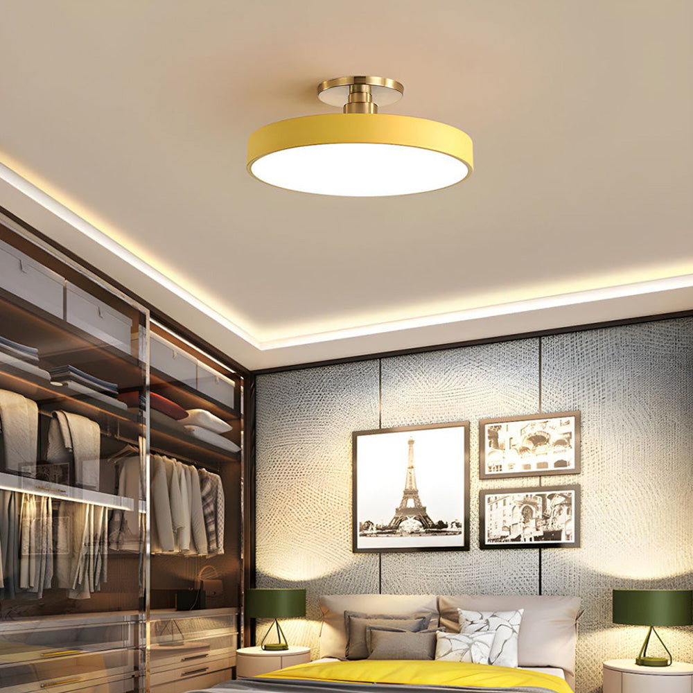 Techo LED moderno, iluminación eficiente y diseño que complementa tu hogar.