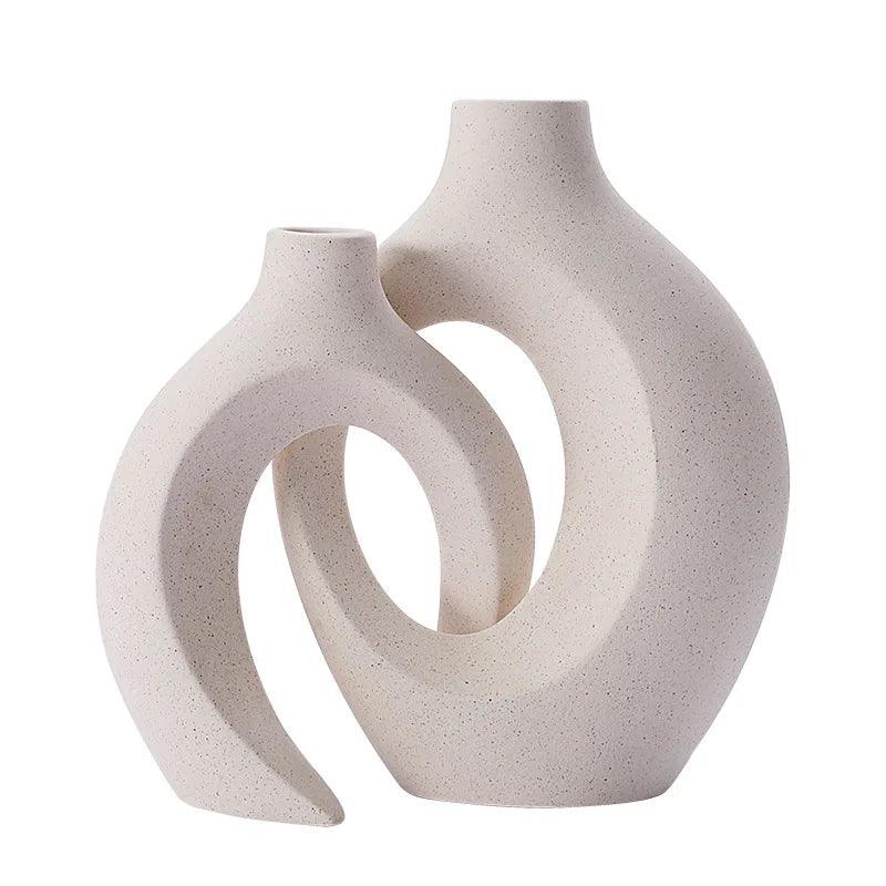 Elegante conjunto de jarrones de cerámica minimalistas, decoración versátil para cualquier interior.